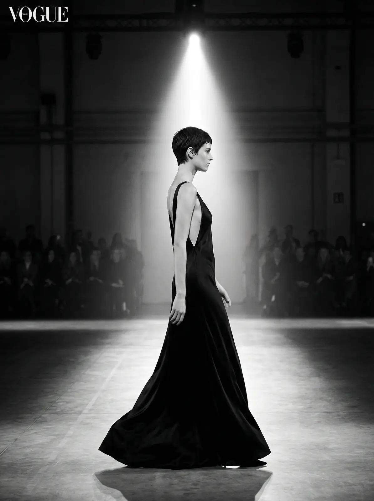 雷速体育平台 极简黑色晚装秀场瞬间